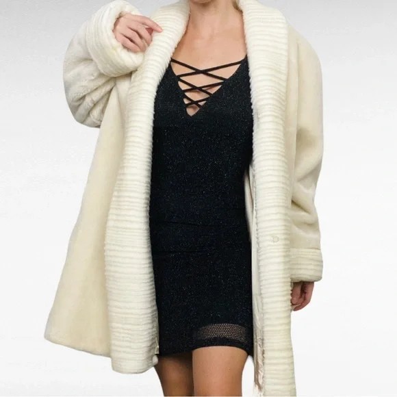 VINTAGEMonterey Fashion USA Cream Glam Vogue Faux Fur Medium Weight Coat